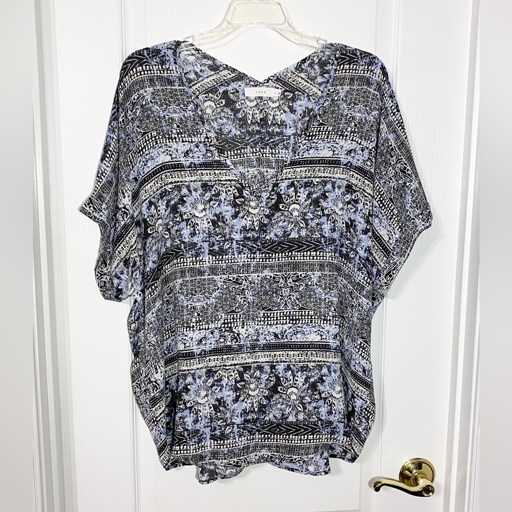 Lush Floral Hi Lo Cuffed Dolman Sleeve V Neck Blouse Black Blue Size JR XL